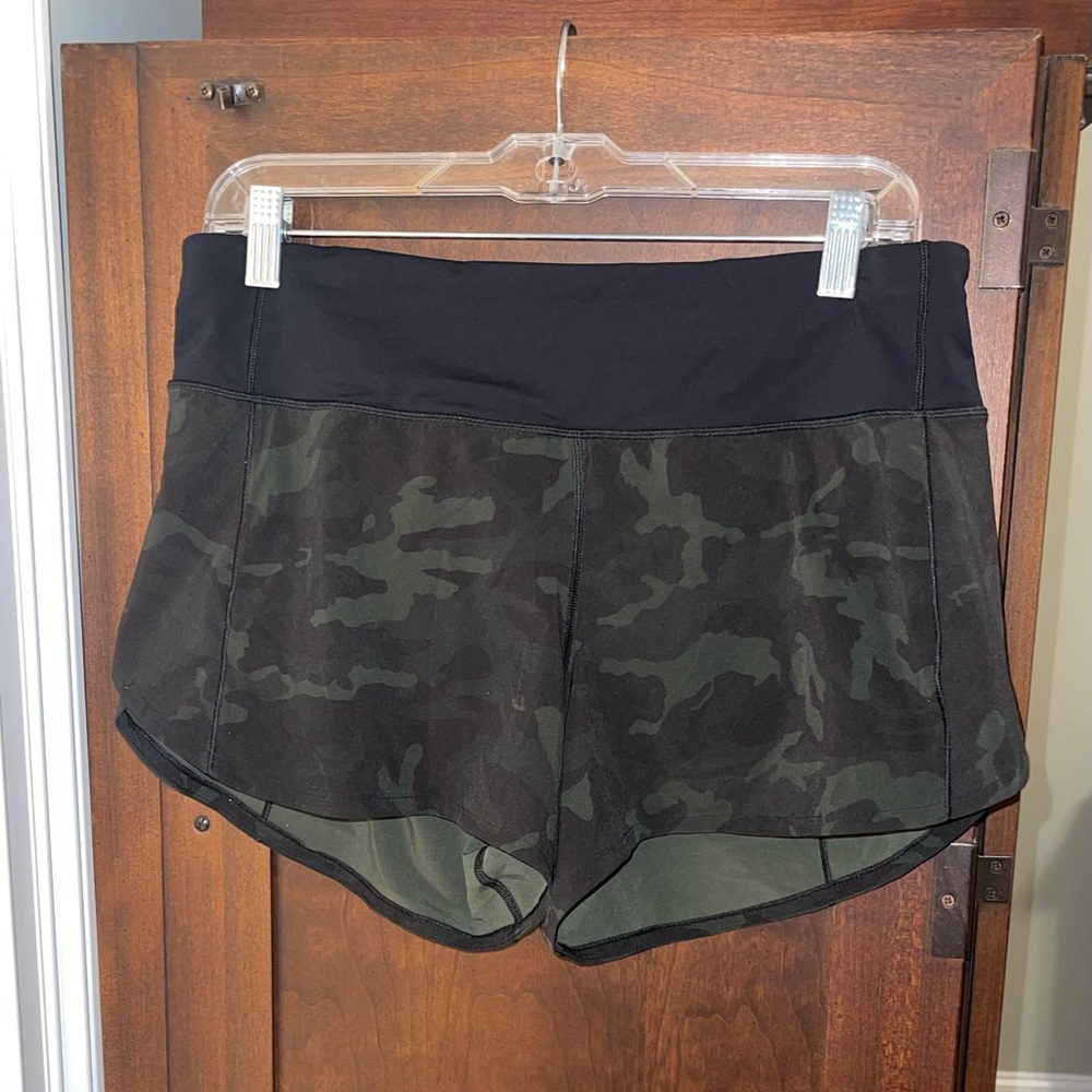 Lululemon Athletica Speed Up shorts, camo with black waist band. Size 8, 4”